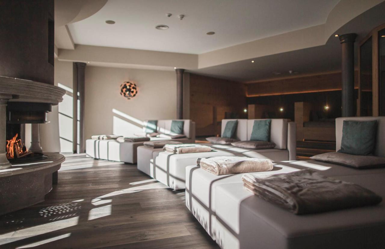 Majestic - Unique Spa Resort Brunico Bagian luar foto