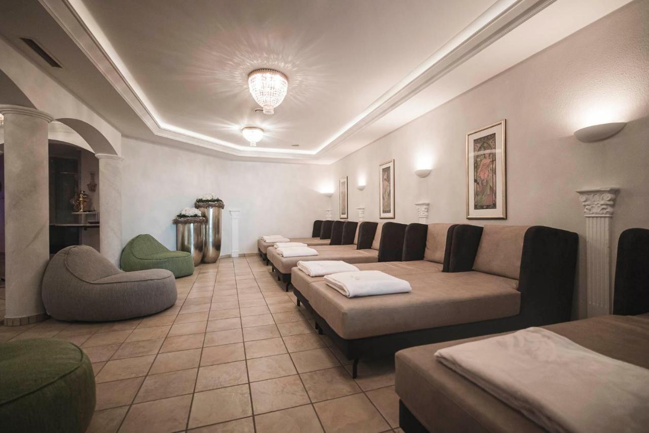 Majestic - Unique Spa Resort Brunico Bagian luar foto