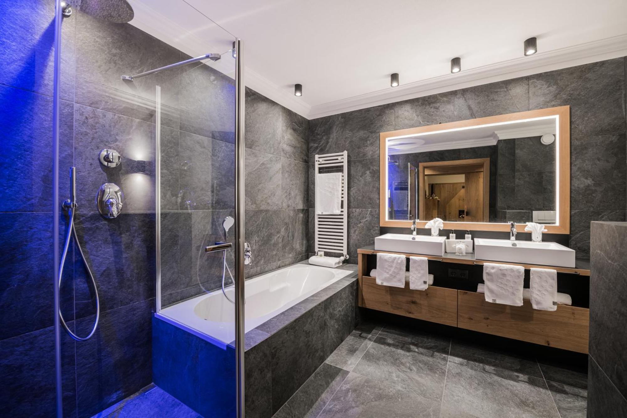 Majestic - Unique Spa Resort Brunico Bagian luar foto