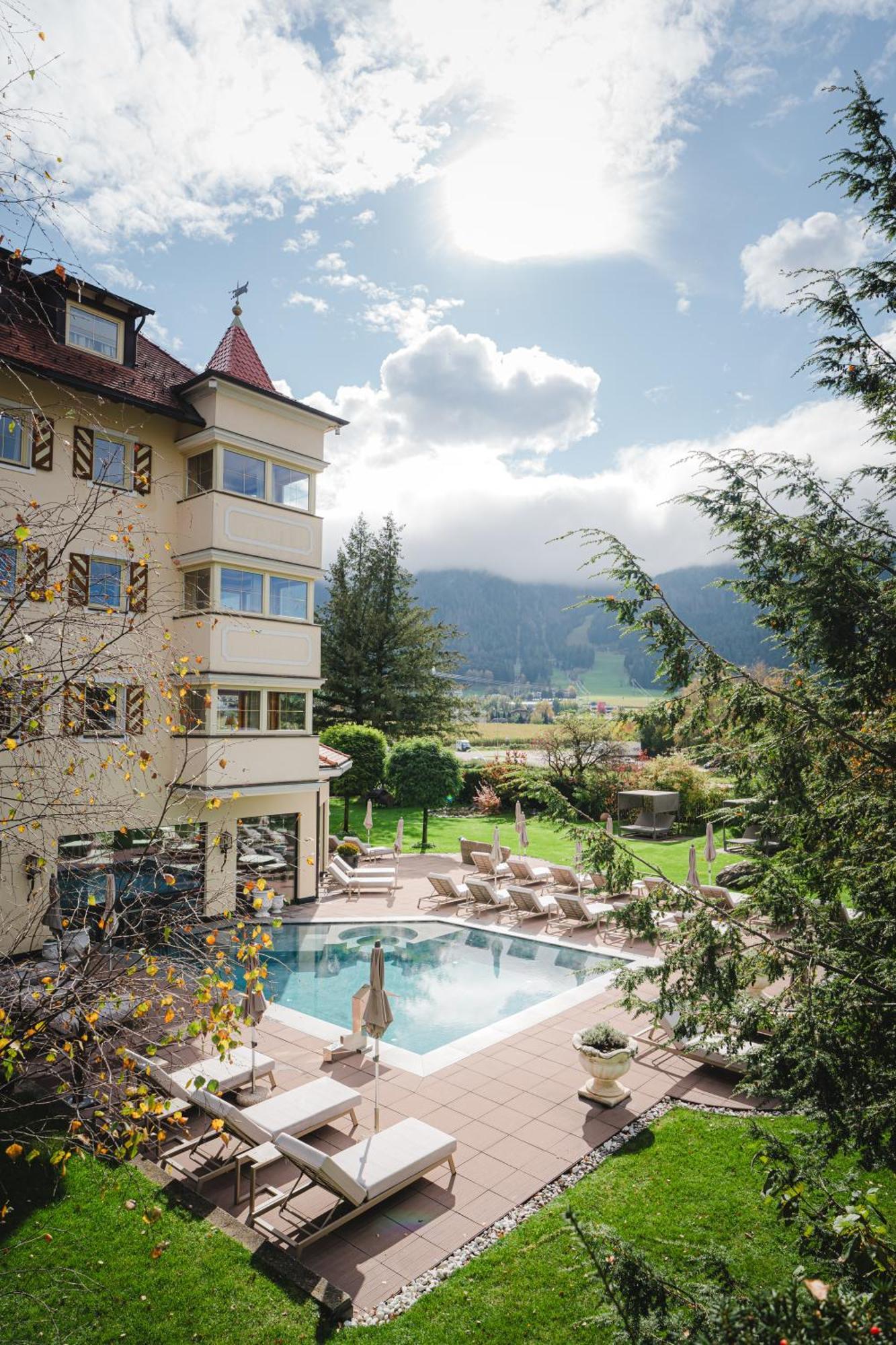 Majestic - Unique Spa Resort Brunico Bagian luar foto